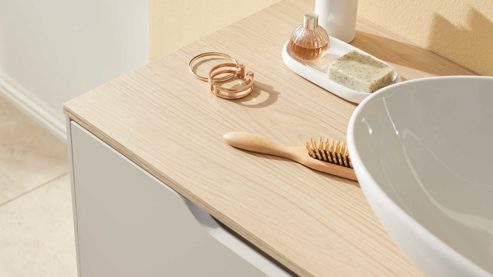 Waschtisch-Set / Waschbecken-Set Interliving aus Holz in Hellgrau Interliving Bad Serie 7969 - Badmöbel-Set Basis sandfarbenes Lacklaminat & Eiche Como - Länge ca. 138 cm