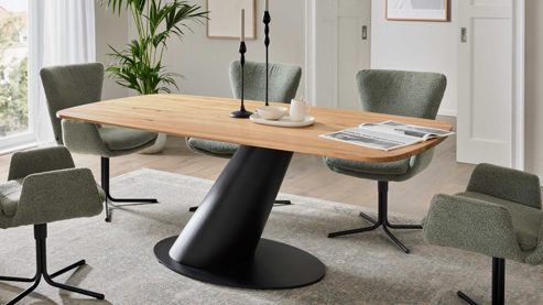 Esstisch Interliving aus Holz in Holzfarben Interliving Esszimmer Serie 5121 – Essgruppe mit sechs Stühlen Charakter-Eiche, thymianfarbener Bouclé Alpine  & schwarzes Metall – ca. 200 x 100 cm