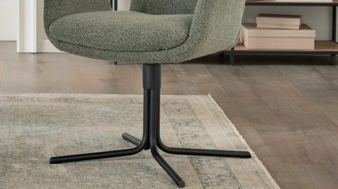 Polsterstuhl Interliving aus Stoff in Grün Interliving Esszimmer Serie 5121 – Armlehnstuhl mit Drehfunktion thymianfarbener Bouclé Alpine & schwarzes Metall