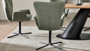 Esstisch Interliving aus Holz in Holzfarben Interliving Esszimmer Serie 5121 – Essgruppe mit sechs Stühlen Charakter-Eiche, thymianfarbener Bouclé Alpine  & schwarzes Metall – ca. 200 x 100 cm