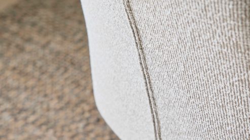 Polsterstuhl Interliving aus Stoff in Weiß Interliving Esszimmer Serie 5102 – Armlehnstuhl leinenfarbener Jacquard Lodge L07 & schwarzes Eisen