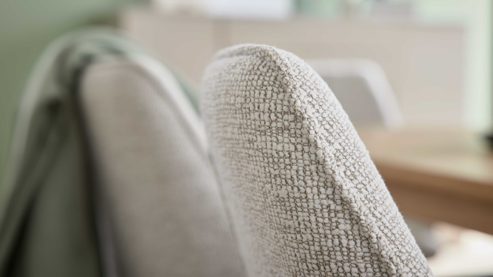 Polsterstuhl Interliving aus Stoff in Weiß Interliving Esszimmer Serie 5102 – Armlehnstuhl U322 mit Drehfunktion leinenfarbener Jacquard Lodge L07 & schwarzes Eisen