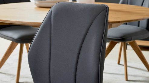 Polsterstuhl Interliving aus Stoff in Dunkelgrau Interliving Esszimmer Serie 5102 – Polsterstuhl mit Drehfunktion graphitfarbene Mikrofaser Atlantis & Wildeiche