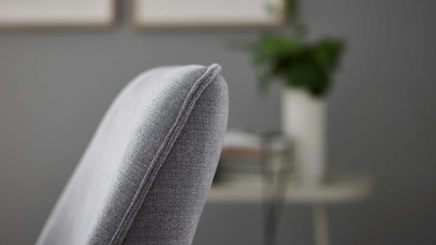 Tischgruppe Interliving aus Holz in Holzfarben Interliving Esszimmer Serie 5102 – Essgruppe Kernbuche, Mattschwarz & kieselfarbener Webstoff Tirol - siebenteilig