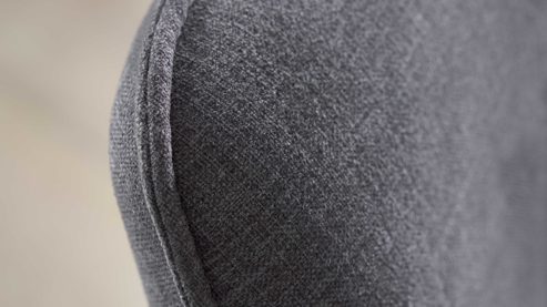 Tischgruppe Interliving aus Holz in Holzfarben Interliving Esszimmer Serie 5102 – Essgruppe mit sechs Stühlen Kernbuche, Mattschwarz & kieselfarbener Webstoff Tirol - siebenteilig