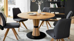 Auszugtisch Interliving aus Holz in Holzfarben Interliving Esszimmer Serie 5102 – Auszugtisch Wildeiche - Durchmesser ca. 130 - 170 cm