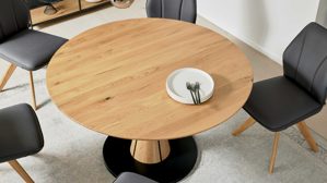 Auszugtisch Interliving aus Holz in Holzfarben Interliving Esszimmer Serie 5102 – Auszugtisch Wildeiche - Durchmesser ca. 130 - 170 cm
