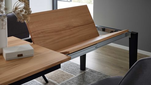 Tischgruppe Interliving aus Holz in Holzfarben Interliving Esszimmer Serie 5102 – Essgruppe Kernbuche, Mattschwarz & kieselfarbener Webstoff Tirol - siebenteilig