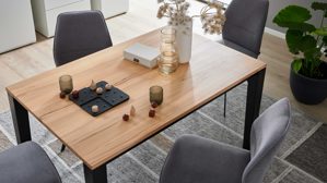 Auszugtisch Interliving aus Holz in Schwarz Interliving Esszimmer Serie 5102 – Auszugtisch V933 Kernbuche & Mattschwarz - ca. 140 - 240 x 90 cm