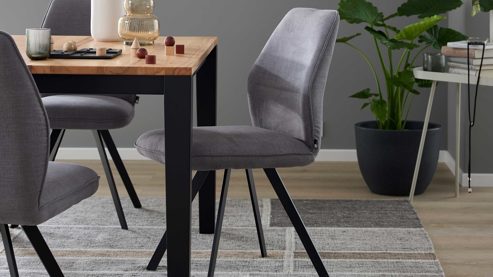 Polsterstuhl Interliving aus Stoff in Grau Interliving Esszimmer Serie 5102 – Polsterstuhl V321 kieselfarbener Webstoff Tirol 489 & schwarzes Eisen