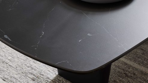 Couchtisch Interliving aus Keramik in Schwarz Interliving Couchtisch Serie 6227 Keramik Marquina & schwarzer Stahl - ca. 140 x 70 cm