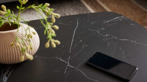 Couchtisch Interliving aus Keramik in Schwarz Interliving Couchtisch Serie 6227 Keramik Marquina & schwarzer Stahl - ca. 140 x 70 cm