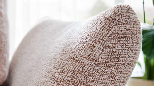 Schlafsofa Interliving aus Stoff in Rosa Interliving Schlafsofa Serie 4700 - Schlafsofa 160LÄ sienafarbener Webstoff Loft & schwarze Aluminiumfüße - Breite ca. 228 cm