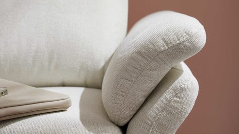 Schlafsofa Interliving aus Stoff in Weiß Interliving Schlafsofa Serie 4700 - Schlafsofa 160LÄ naturweißes Flachgewebe Cyber & schwarze Aluminiumfüße - Breite ca. 228 cm