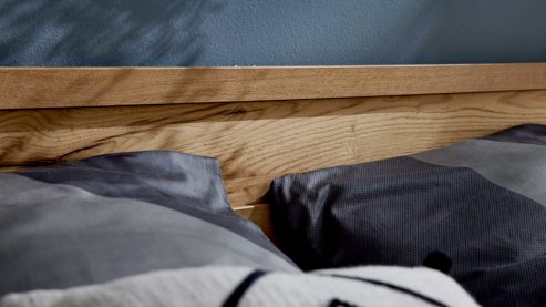 Bettgestell Interliving aus Holz in Holzfarben Interliving Schlafzimmer Serie 1034 – Bettgestell Bianco Eiche & Schwarz - Liegefläche ca. 180 x 200 cm