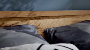 Bettgestell Interliving aus Holz in Holzfarben Interliving Schlafzimmer Serie 1034 – Bettgestell Bianco Eiche & Schwarz - Liegefläche ca. 180 x 200 cm