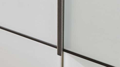 Komplettzimmer Interliving aus Holz in Weiß Interliving Schlafzimmer Serie 1033 – komplettes Schlafzimmer weißes Glas - vierteilig