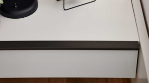 Nachtkommoden-Set Interliving aus Holz in Weiß Interliving Schlafzimmer Serie 1033 – Hängekonsolen-Set weißes Glas & Holz – zweiteilig