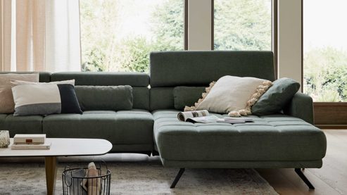 Ecksofa Interliving aus Stoff in Grün Interliving Sofa Serie 4303 – Ecksofa moosgrüner Pfotenstoff Cyber - Stellfläche ca. 323 x 190 cm