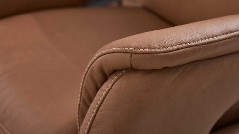 Relaxsessel Interliving aus Leder in Braun Interliving Sessel Serie 4566 haselnussfarbenes Leder Punch & schwarzer Sternfuß