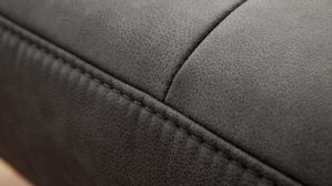 Zweisitzer Interliving aus Stoff in Dunkelgrau Interliving Sofa Serie 4460 - Zweisitzer SR80 grauer Bezug Clint & schwarze Metallfüße - Länge ca. 245 cm