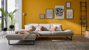 Ecksofa Interliving aus Stoff in Hellgrau Interliving Sofa Serie 4460 - Ecksofa silbergrauer Webstoff Jazz 121 & schwarze Metallfüße - Stellfläche ca. 191 x 308 cm