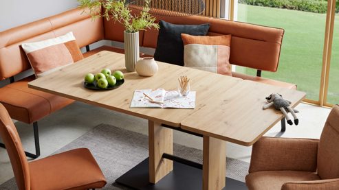 Tischgruppe Interliving aus Holz in Holzfarben Interliving Esszimmer Serie 5505 - Essgruppe mit Eckbank und Stühlen Flachgewebe, Mikrofaser, Artisaneiche & Metall - sechsteilig