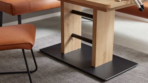 Tischgruppe Interliving aus Holz in Holzfarben Interliving Esszimmer Serie 5505 - Essgruppe mit Eckbank und Stühlen Flachgewebe, Mikrofaser, Artisaneiche & Metall - sechsteilig