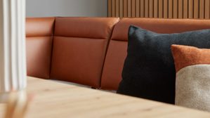 Eckbank Interliving aus Stoff in Hellbraun Interliving Esszimmer Serie 5505 - Eckbankkombination caramelfarbene Mikrofaser 925-72 & schwarzes Metall - Stellfläche ca. 169 x 215 cm