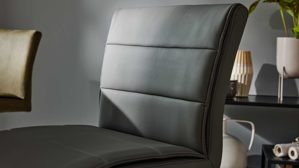 Barstuhl Interliving aus Kunstfaser in Grau Interliving Esszimmer Serie 5122 – Barstuhl graue Mikrofaser Delphin & gebürsteter Edelstahl