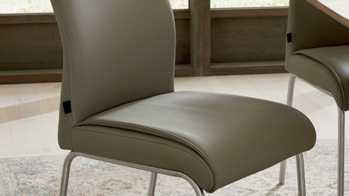 Vierfußstuhl Interliving aus Kunstfaser in Hellbraun Interliving Esszimmer Serie 5122 – Polsterstuhl fangofarbenes Kunstleder LEA-TEX & gebürsteter Edelstahl