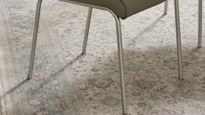 Tischgruppe Interliving aus Holz in Holzfarben Interliving Esszimmer Serie 5122 – Essgruppe mit sechs Stühlen Wildeiche, fangofarbenes Kunstleder & Edelstahl