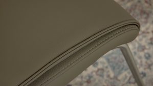 Vierfußstuhl Interliving aus Kunstfaser in Hellbraun Interliving Esszimmer Serie 5122 – Polsterstuhl fangofarbenes Kunstleder LEA-TEX & gebürsteter Edelstahl