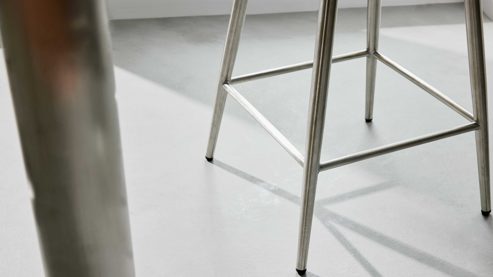 Barstuhl Interliving aus Kunstfaser in Schwarz Interliving Esszimmer Serie 5122 – Barhocker schwarzes Kunstleder LEA-TEX & gebürsteter Edelstahl