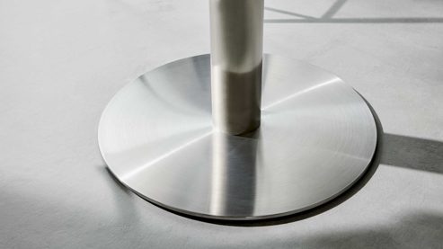 Barstuhl Interliving aus Kunstfaser in Braun Interliving Esszimmer Serie 5122 – Tresenstuhl mit Liftfunktion rostbraune Mikrofaser & gebürsteter Edelstahl