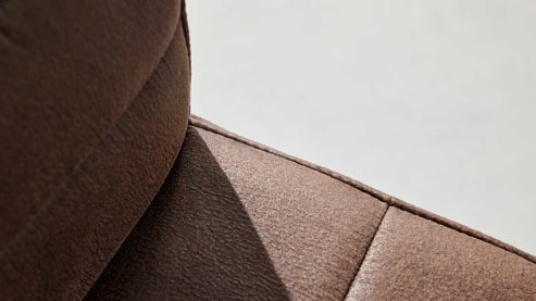 Barstuhl Interliving aus Kunstfaser in Braun Interliving Esszimmer Serie 5122 – Tresenstuhl mit Liftfunktion rostbraune Mikrofaser & gebürsteter Edelstahl