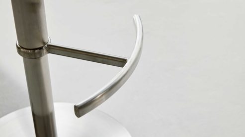 Barstuhl Interliving aus Kunstfaser in Braun Interliving Esszimmer Serie 5122 – Tresenstuhl mit Liftfunktion rostbraune Mikrofaser & gebürsteter Edelstahl