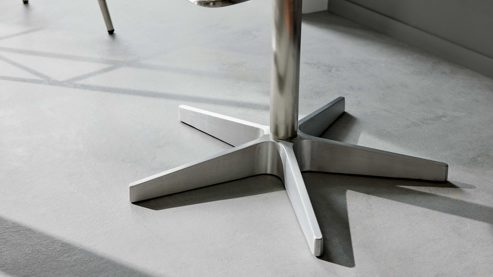 Barstuhl Interliving aus Kunstfaser in Grün Interliving Esszimmer Serie 5122 – Barhocker mit Liftfunktion farngrüne Mikrofaser & gebürsteter Edelstahl