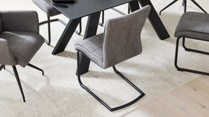 Schwingstuhl Interliving aus Kunstfaser in Dunkelgrau Interliving Esszimmer Serie 5122 – Schwingstuhl onyxfarbene Mikrofaser & mattschwarzes Metall