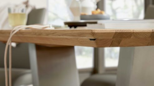 Tischgruppe Interliving aus Holz in Holzfarben Interliving Esszimmer Serie 5122 – Essgruppe mit sechs Stühlen Wildeiche, fangofarbenes Kunstleder & Edelstahl