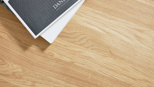 Tischgruppe Interliving aus Holz in Holzfarben Interliving Esszimmer Serie 5122 – Essgruppe mit sechs Stühlen Wildeiche, fangofarbenes Kunstleder & Edelstahl