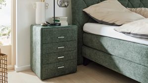 Nachtkommode Interliving aus Stoff in Grün Interliving Bettensystem Serie 1420 - Nachtkonsole moosgrüne Chenille Toni - vier Schubladen, Breite ca. 50 cm