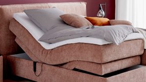 Boxspringbett Interliving aus Stoff in Rosa Interliving Bettensystem Serie 1420 - Boxspringbett sienfarbene Chenille Toni & Wildeichefüße - Liegefläche ca. 180 x 200 cm