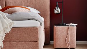 Nachttisch Interliving aus Stoff in Rosa Interliving Bettensystem Serie 1420 - Nachtkonsole mit Induktionsladefeld sienafarbene Chenille Toni & schwarzes Holz - ca. 48 x 50 cm