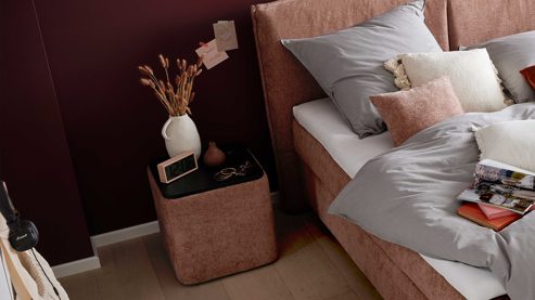 Nachttisch Interliving aus Stoff in Rosa Interliving Bettensystem Serie 1420 - Nachtkonsole mit Induktionsladefeld sienafarbene Chenille Toni & schwarzes Holz - ca. 48 x 50 cm