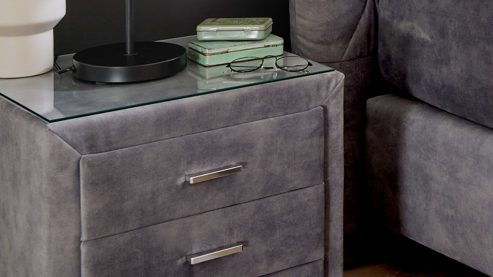 Nachtkommode Interliving aus Stoff in Grau Interliving Bettensystem Serie 1420 - Nachtkonsole mit Schubladen silberfarbener Strickvelours Auri - drei Schubladen, Breite ca. 48 cm