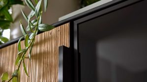 Highboard Interliving aus Holz in Holzfarben Interliving Wohnzimmer Serie 2033 - Highboard Asteiche & Parsolglas - drei Türen, Breite ca. 182 cm