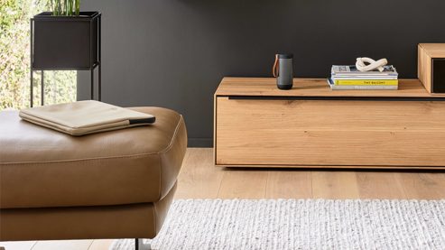 Lowboard Interliving aus Holz in Holzfarben Interliving Wohnzimmer Serie 2033 - Lowboard Asteiche - eine Klapptür, Länge ca. 182 cm