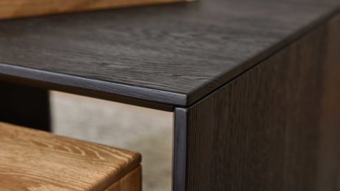 Couchtisch-Set Interliving aus Holz in Schwarz Interliving Wohnzimmer Serie 2033 - Couchtisch-Set schwarze & biancofarbene Asteiche - zweiteilig