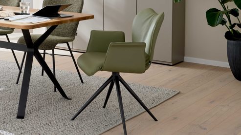 Polsterstuhl Interliving aus Leder in Grün Interliving Esszimmer Serie 5115 - Armlehnstuhl mit Lederbezug jadefarbenes Leder LD7830 & anthrazitfarbenes Metall